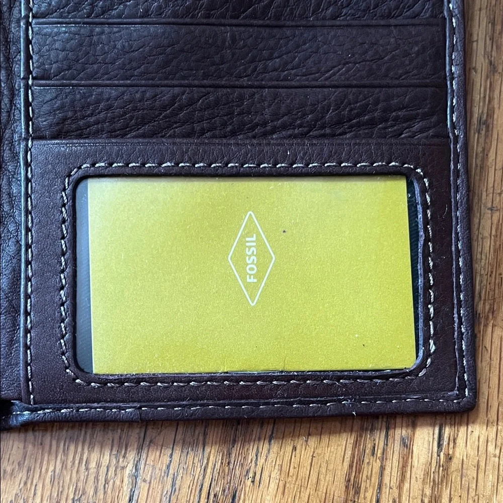 NWT Fossil Lufkin Dark Brown Soft Leather Passport Card Holder Wallet - Picture 11 of 16